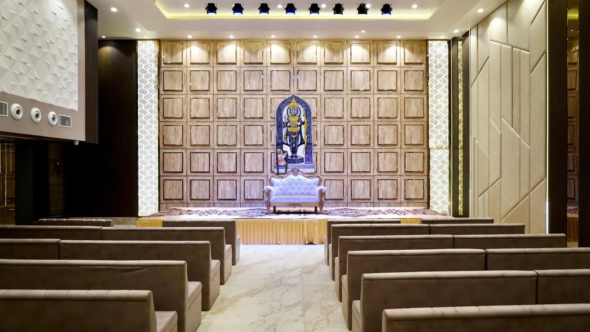 *** Hotel Balaji Palace Kashi Benares India